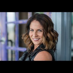 Meet your Posher, Angie